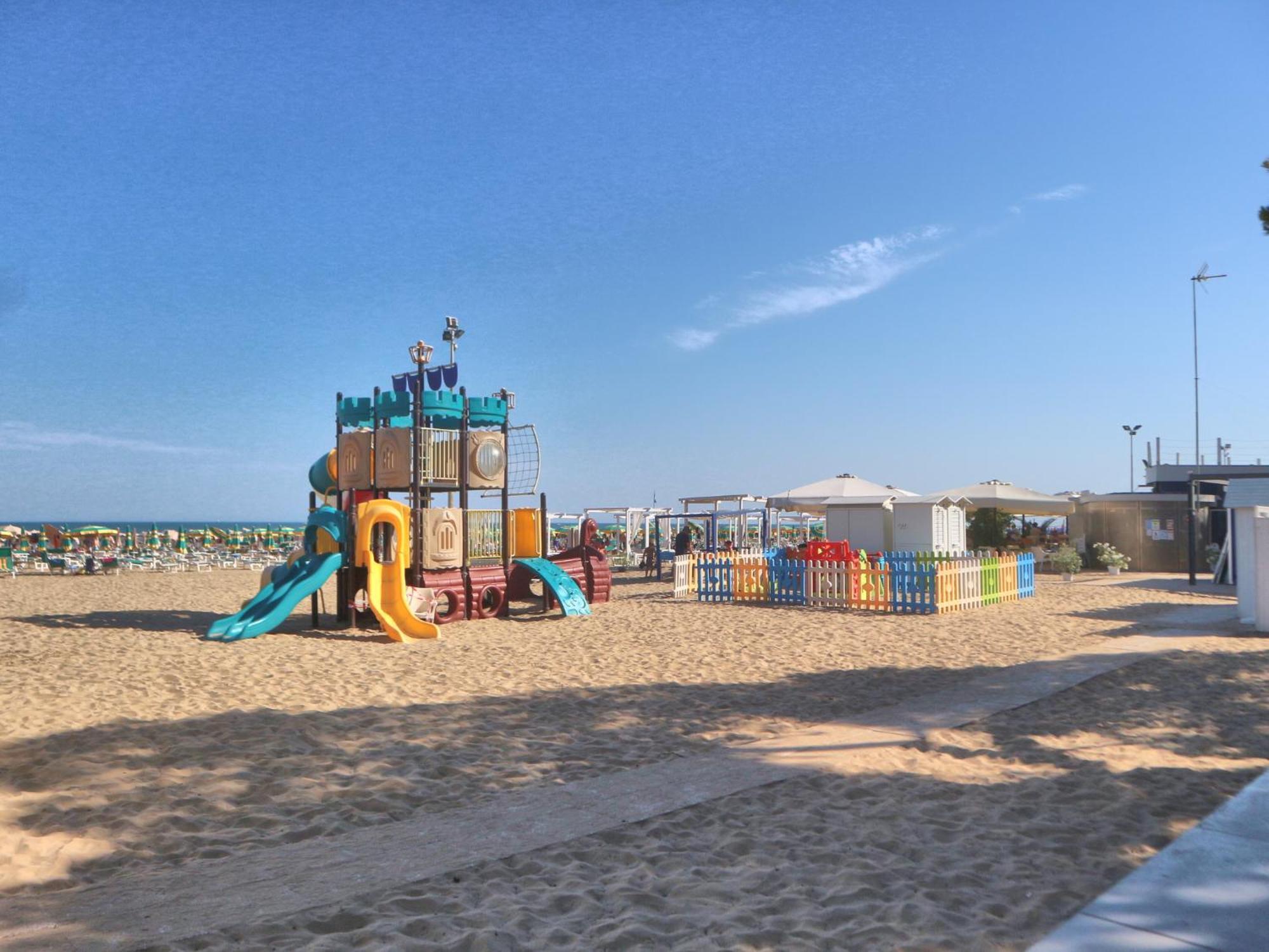 Burello Lejlighed Lignano Sabbiadoro Eksteriør billede